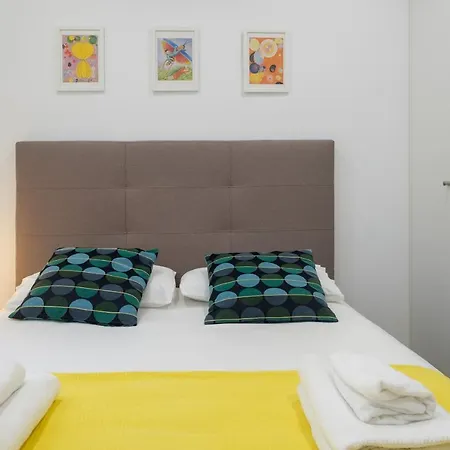 Bright, Brand New & Very Comfortable Apartment *