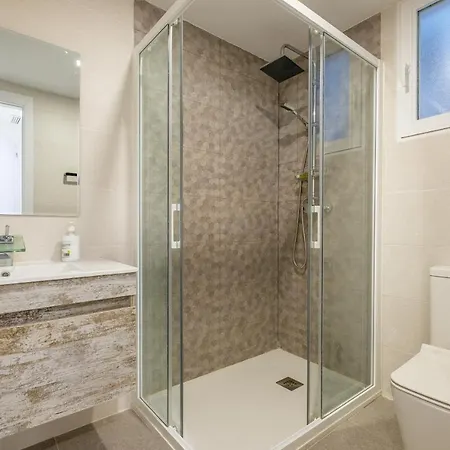 Bright, Brand New & Very Comfortable Διαμέρισμα *