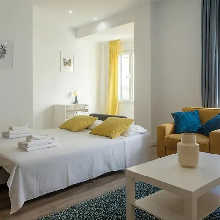 Apartment Bright, Brand New & Very Comfortable *